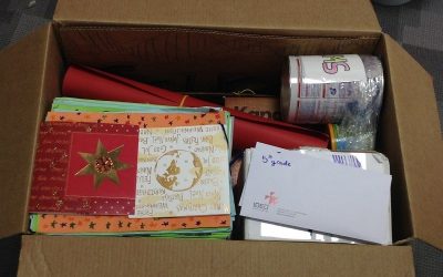 Una caja llena de regalos